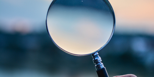 Loupe illustrant la transparence de notre démarche